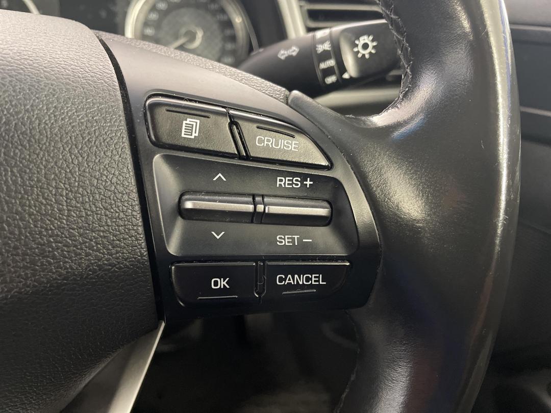 Photo '24' of Hyundai Elantra