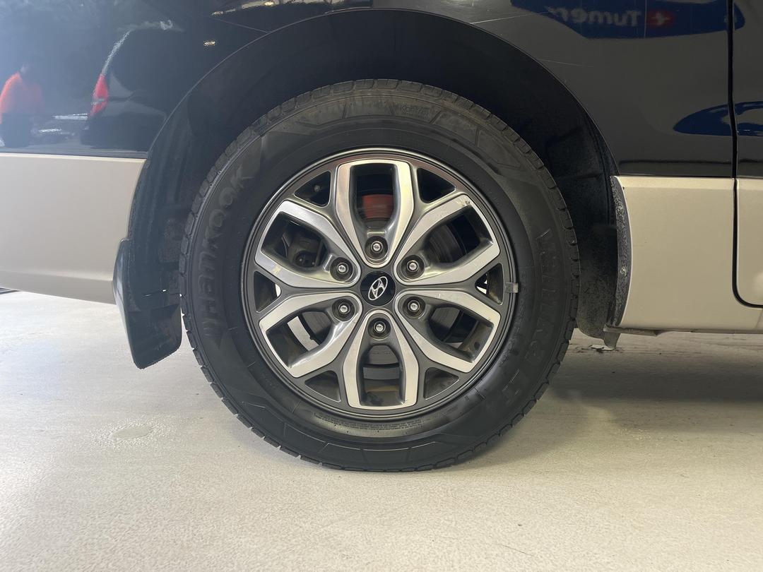 Photo '12' of Hyundai Imax