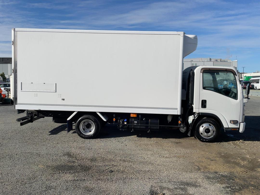 Photo '3' of Isuzu ELF Chiller