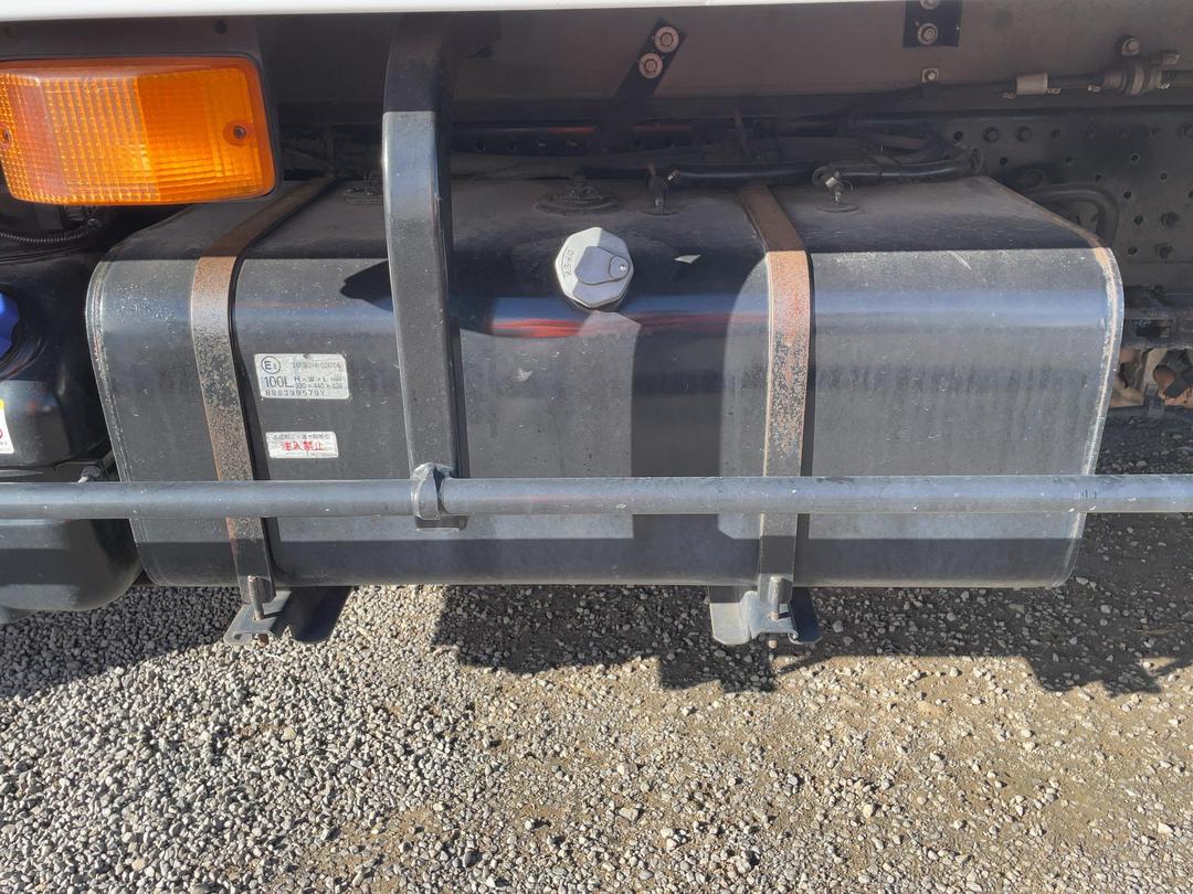 Photo '35' of Isuzu ELF Chiller