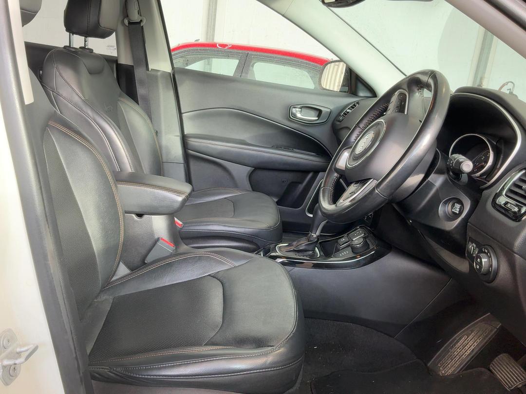 Photo '10' of Jeep Compass Limited Photo '10' of Jeep Compass Limited