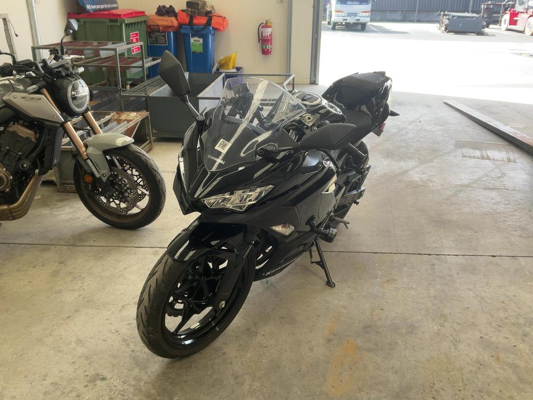 Photo '3' of Kawasaki EX 400G L