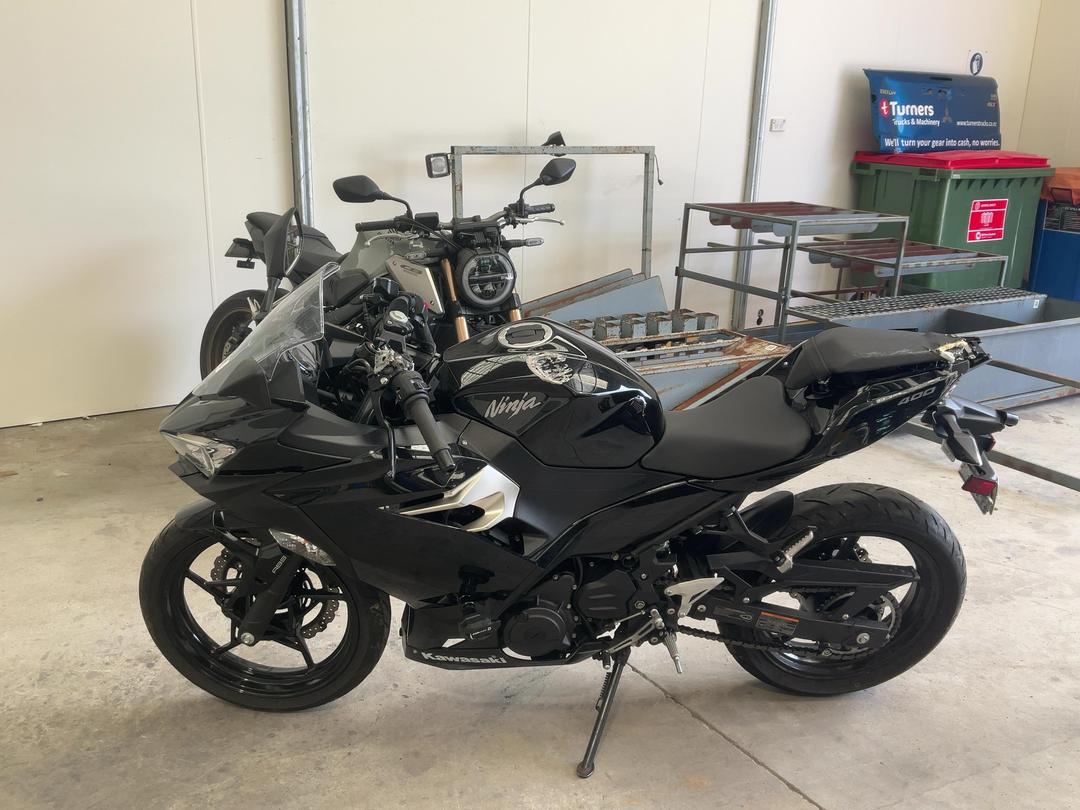 Photo '4' of Kawasaki EX 400G L
