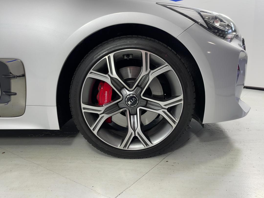 Photo '9' of KIA Stinger