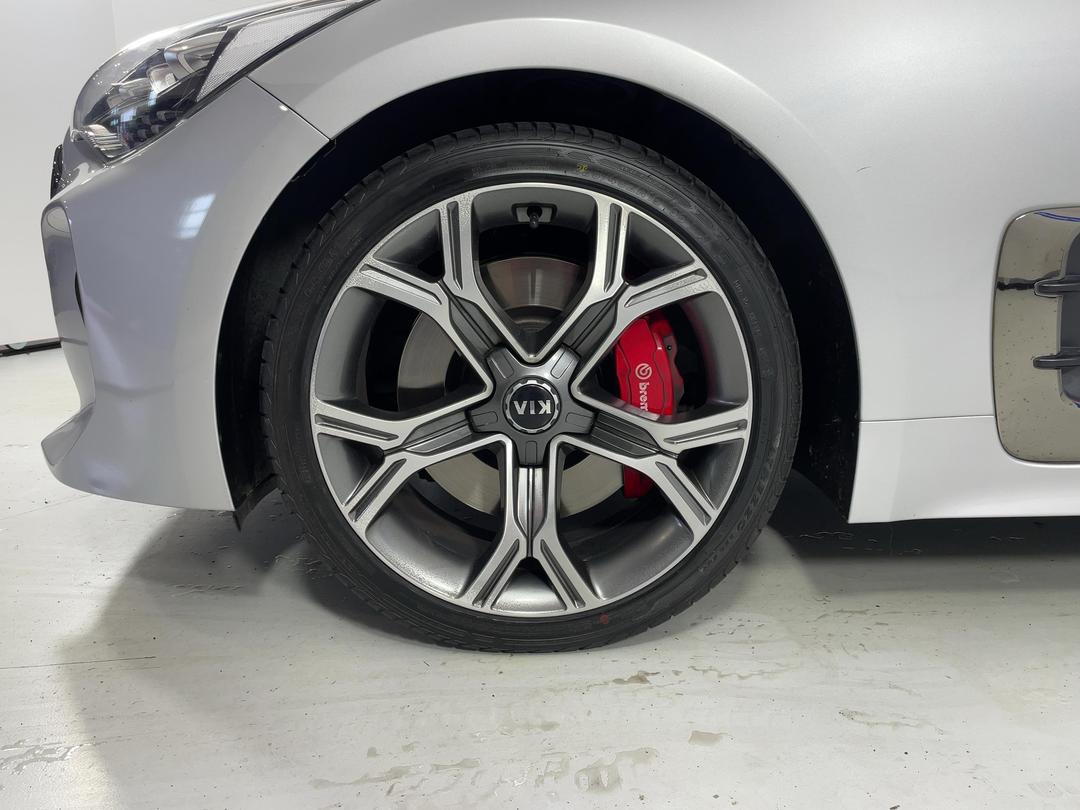 Photo '10' of KIA Stinger