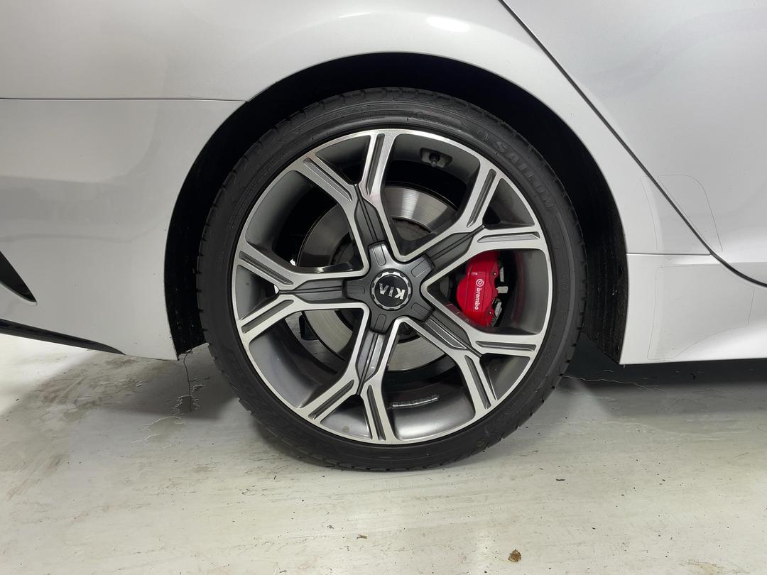 Photo '12' of KIA Stinger