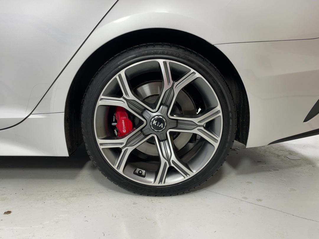 Photo '11' of KIA Stinger