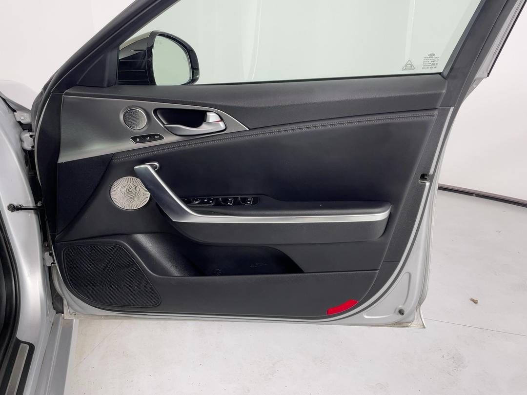 Photo '15' of KIA Stinger