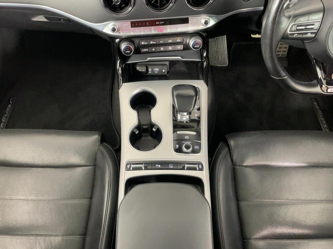 Photo '18' of KIA Stinger