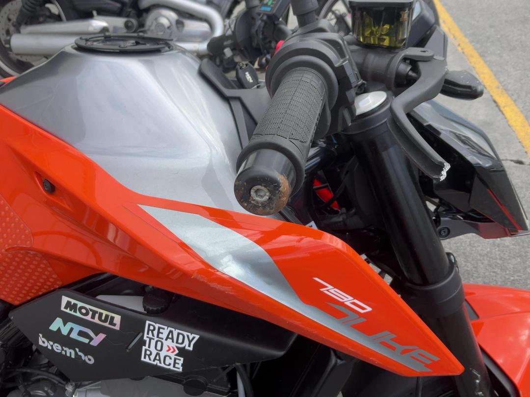 Photo '11' of KTM 790 Duke Photo '11' of KTM 790 Duke