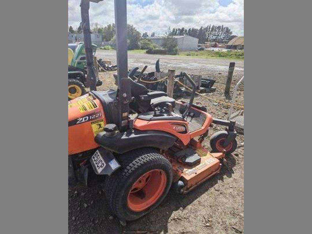 Photo '3' of Kubota ZD1221R Mower