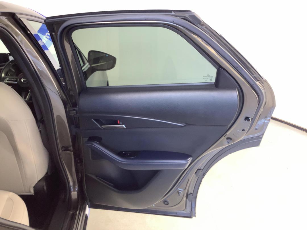 Photo '19' of Mazda CX-30