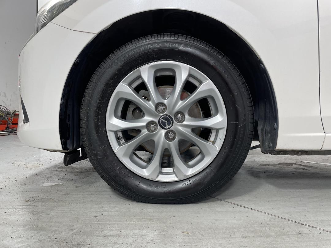 Photo '10' of Mazda Mazda2