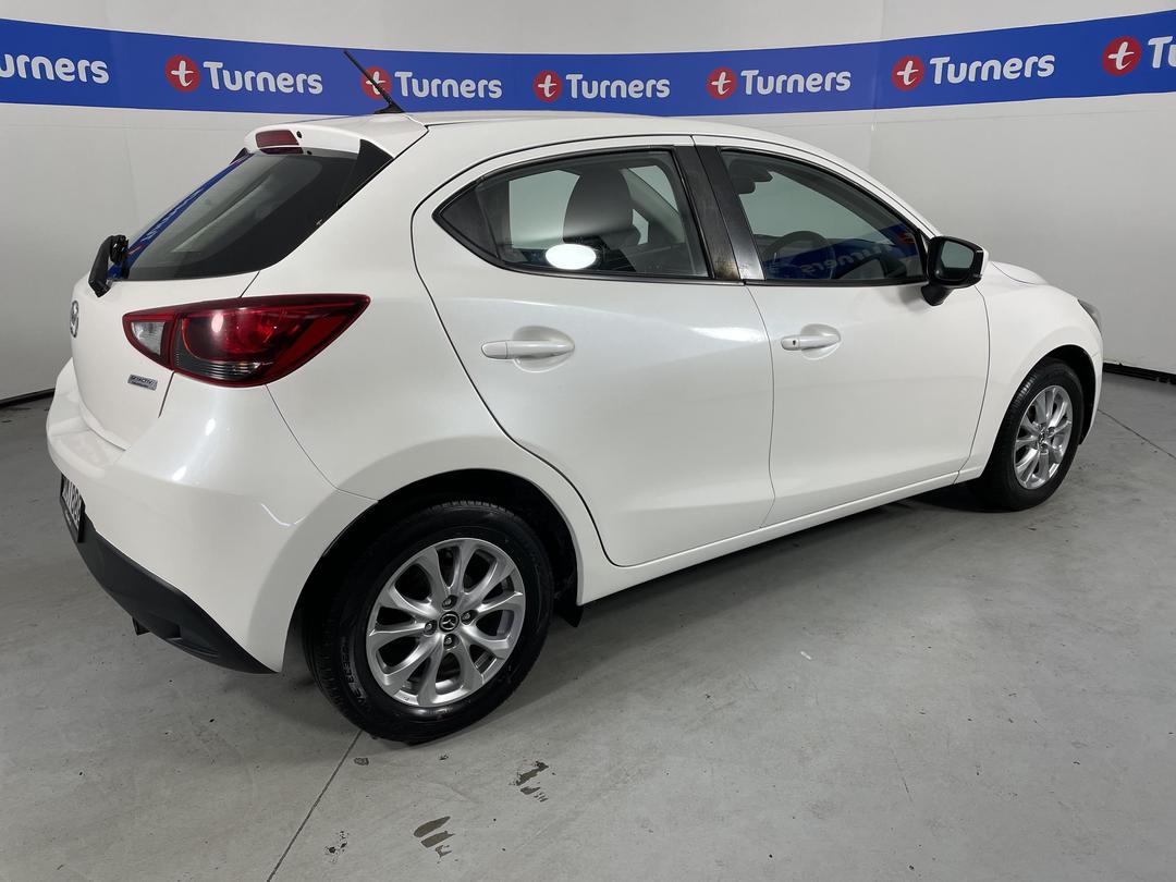 Photo '7' of Mazda Mazda2