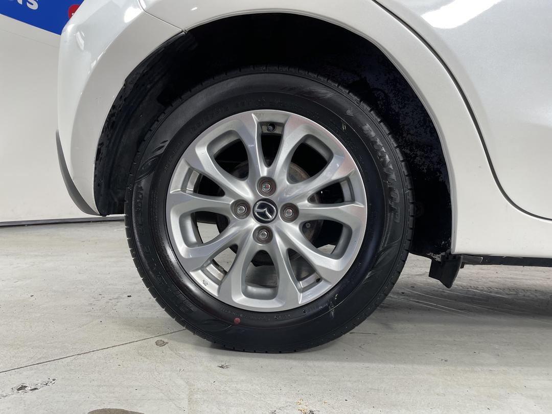 Photo '12' of Mazda Mazda2