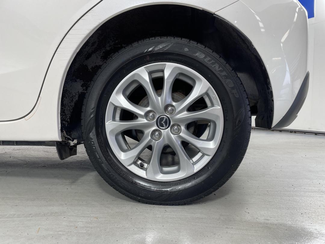 Photo '11' of Mazda Mazda2