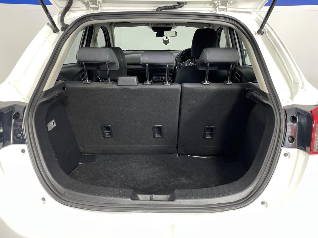 Photo '14' of Mazda Mazda2