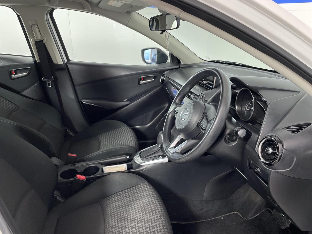 Photo '16' of Mazda Mazda2