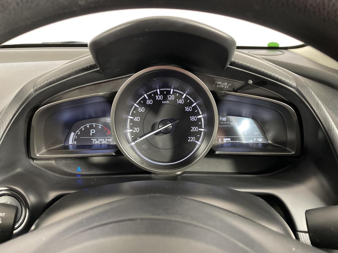 Photo '21' of Mazda Mazda2