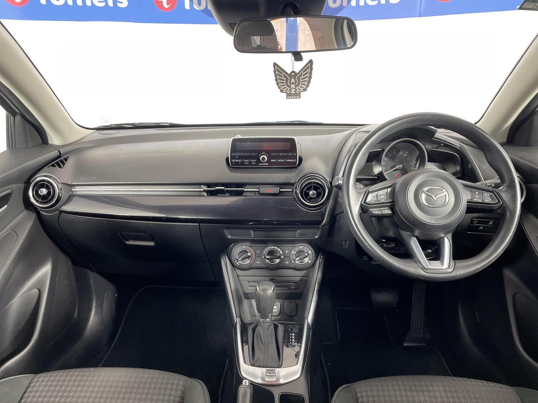 Photo '17' of Mazda Mazda2