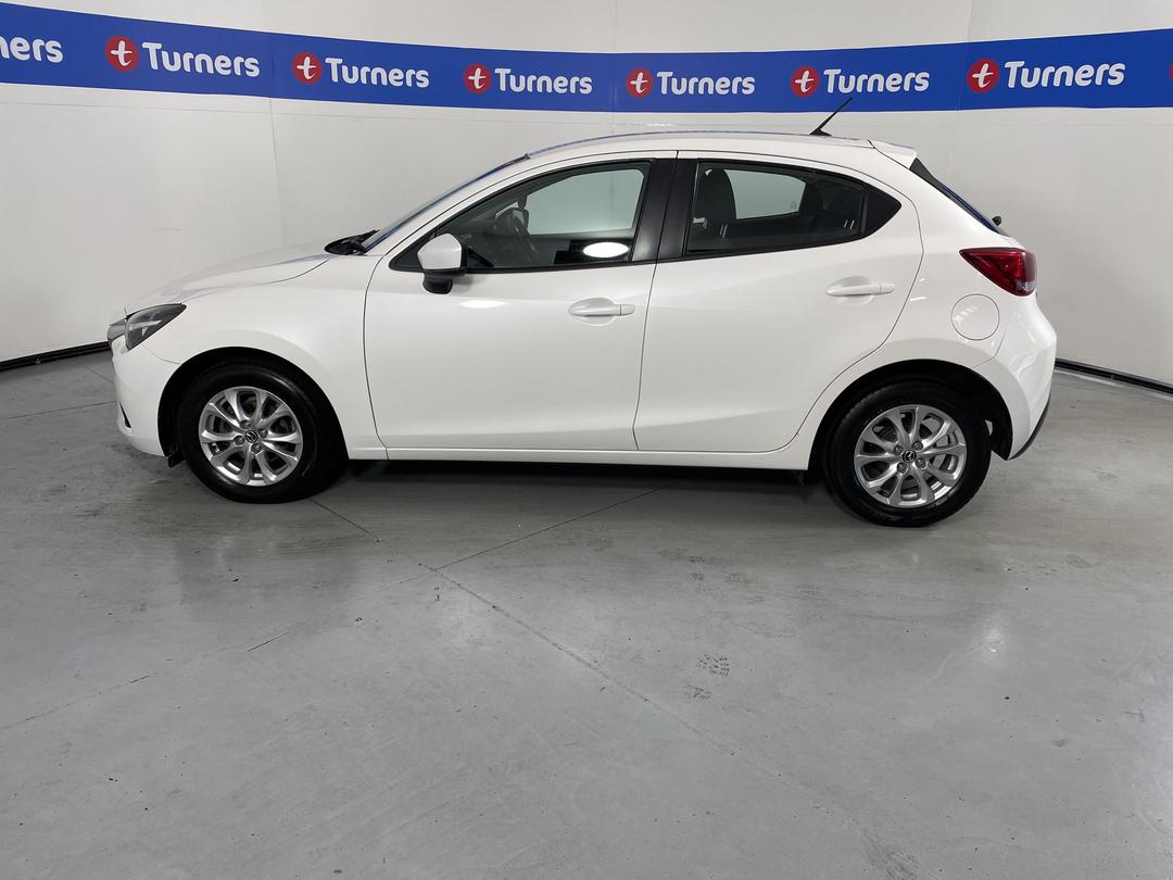 Photo '24' of Mazda Mazda2