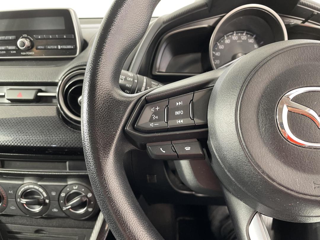 Photo '25' of Mazda Mazda2