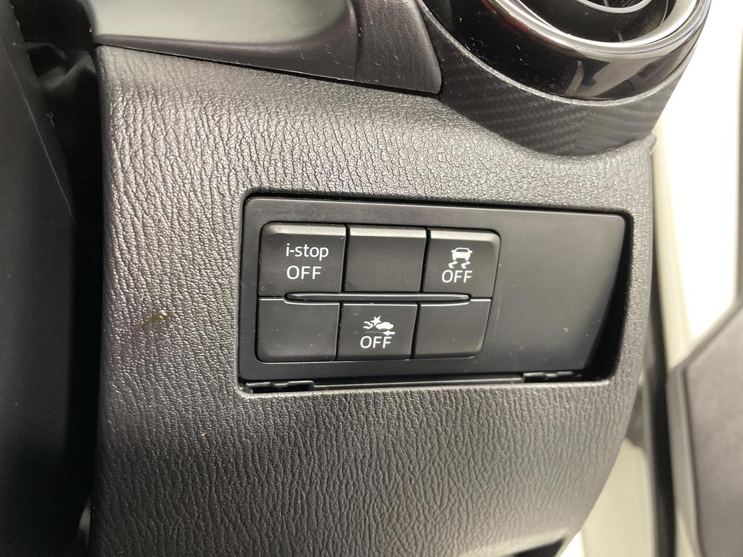 Photo '27' of Mazda Mazda2