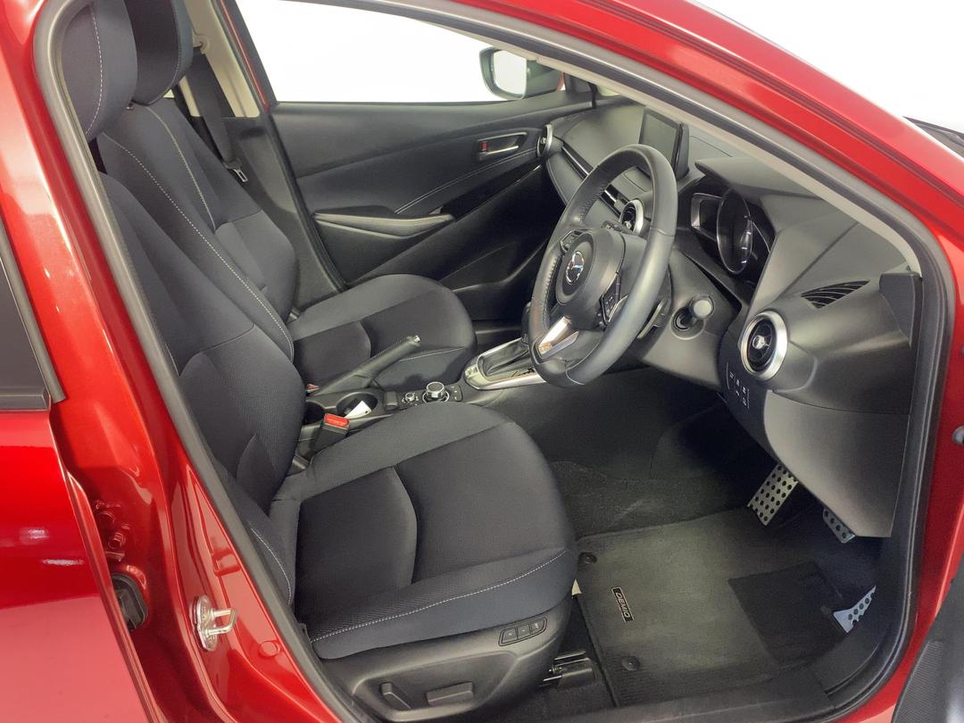 Photo '16' of Mazda Mazda2