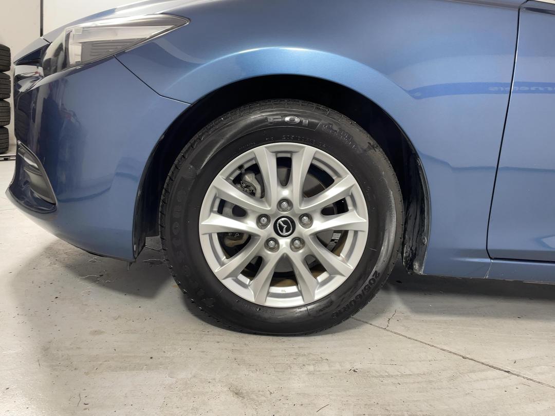 Photo '10' of Mazda Mazda3