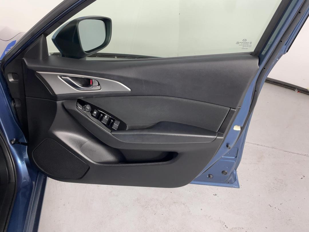 Photo '15' of Mazda Mazda3