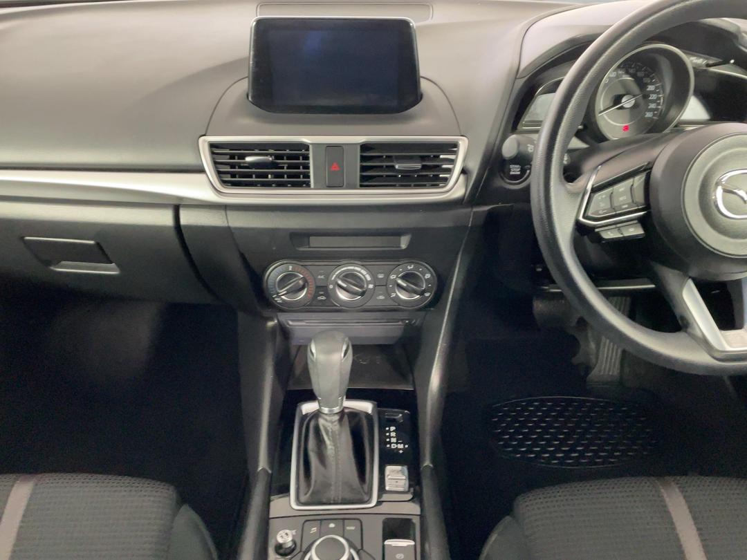 Photo '18' of Mazda Mazda3