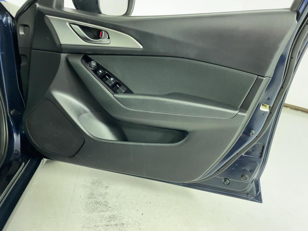 Photo '15' of Mazda Mazda3