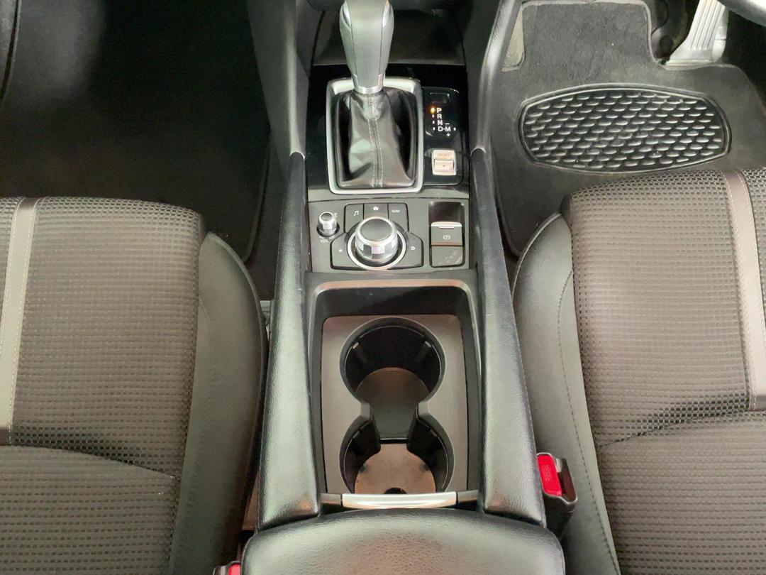 Photo '18' of Mazda Mazda3