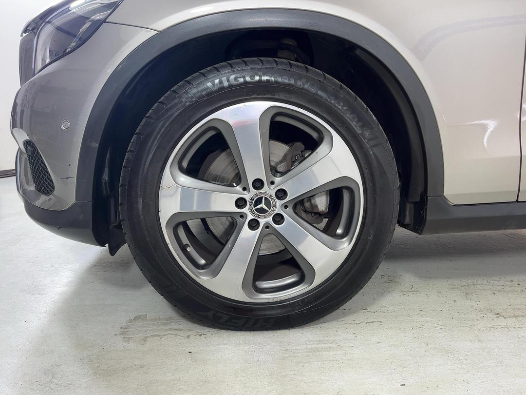 Photo '10' of Mercedes-Benz GLC