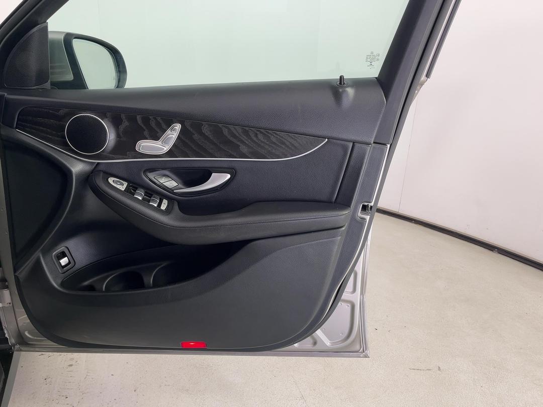 Photo '15' of Mercedes-Benz GLC