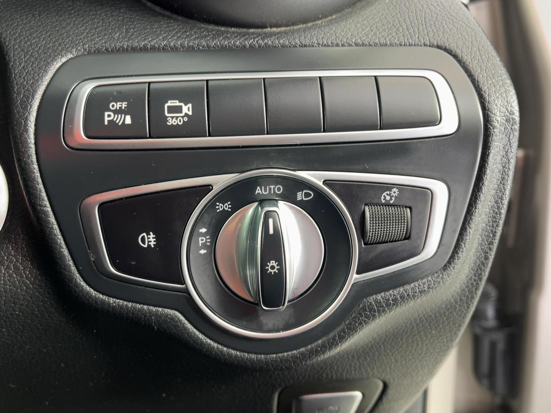 Photo '25' of Mercedes-Benz GLC