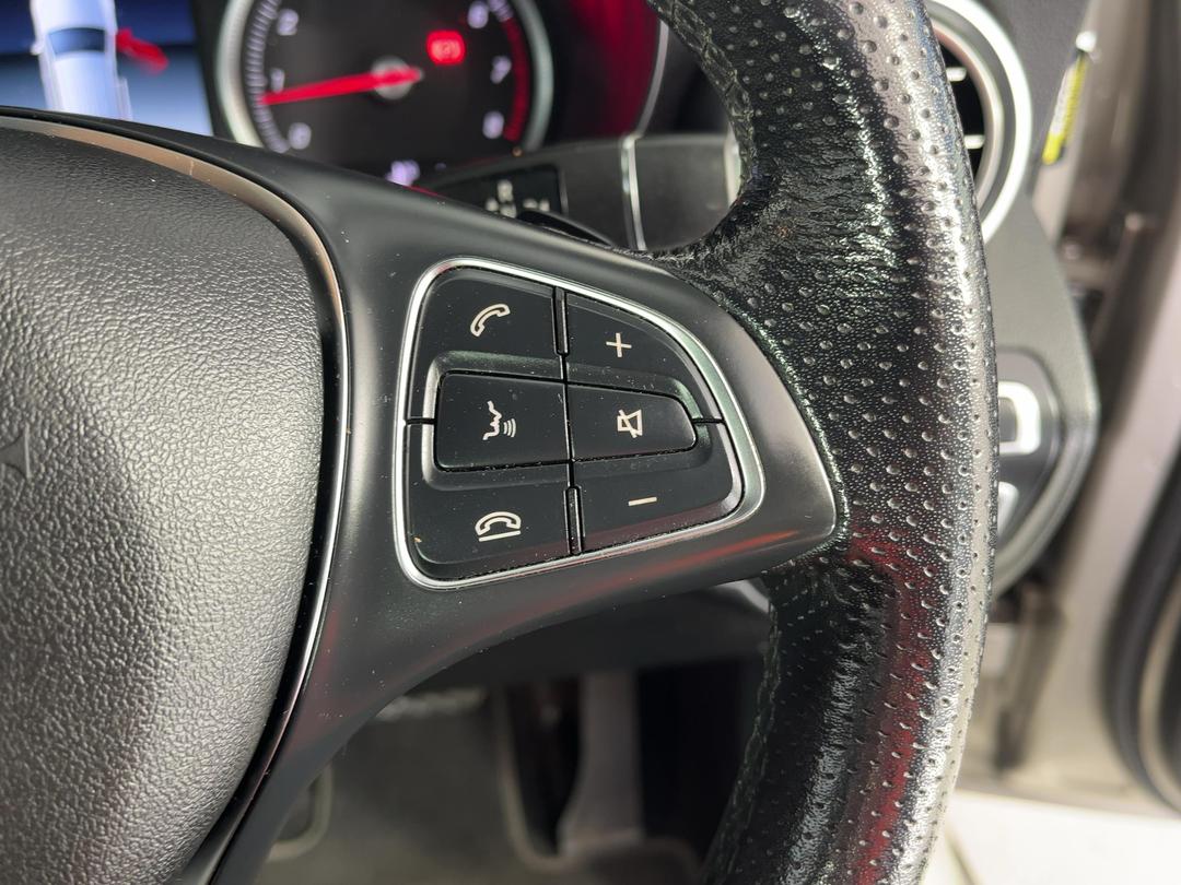 Photo '27' of Mercedes-Benz GLC