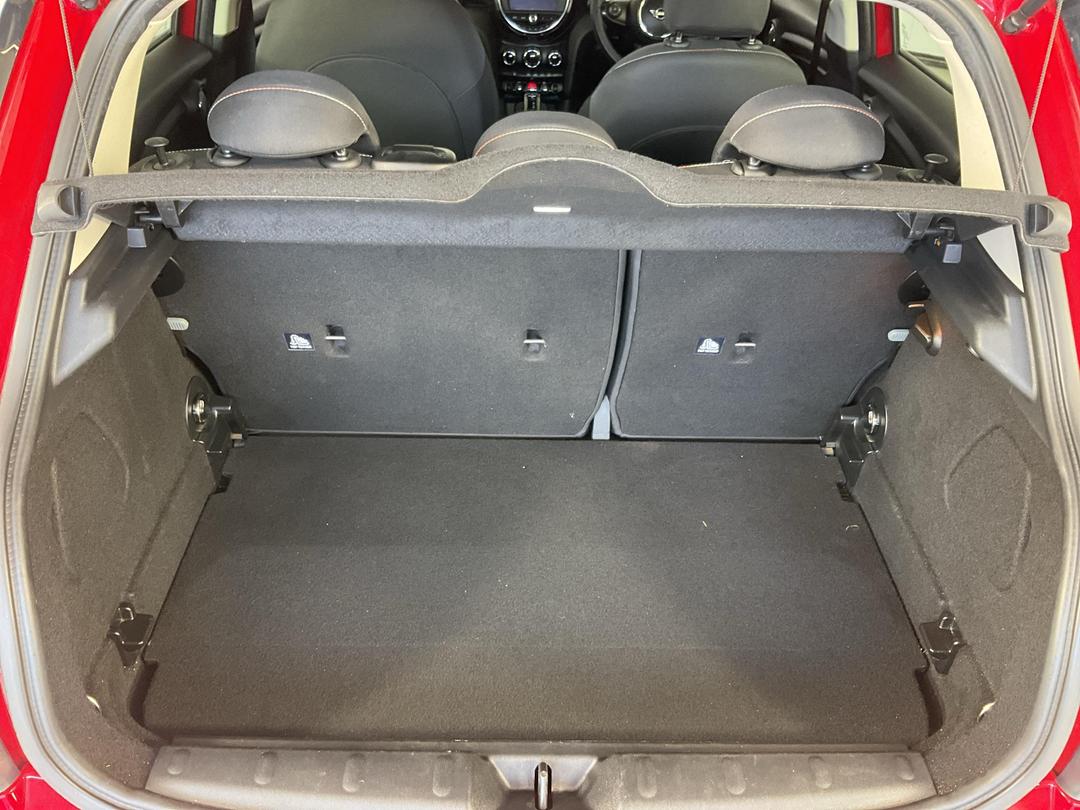 Photo '14' of Mini Hatch