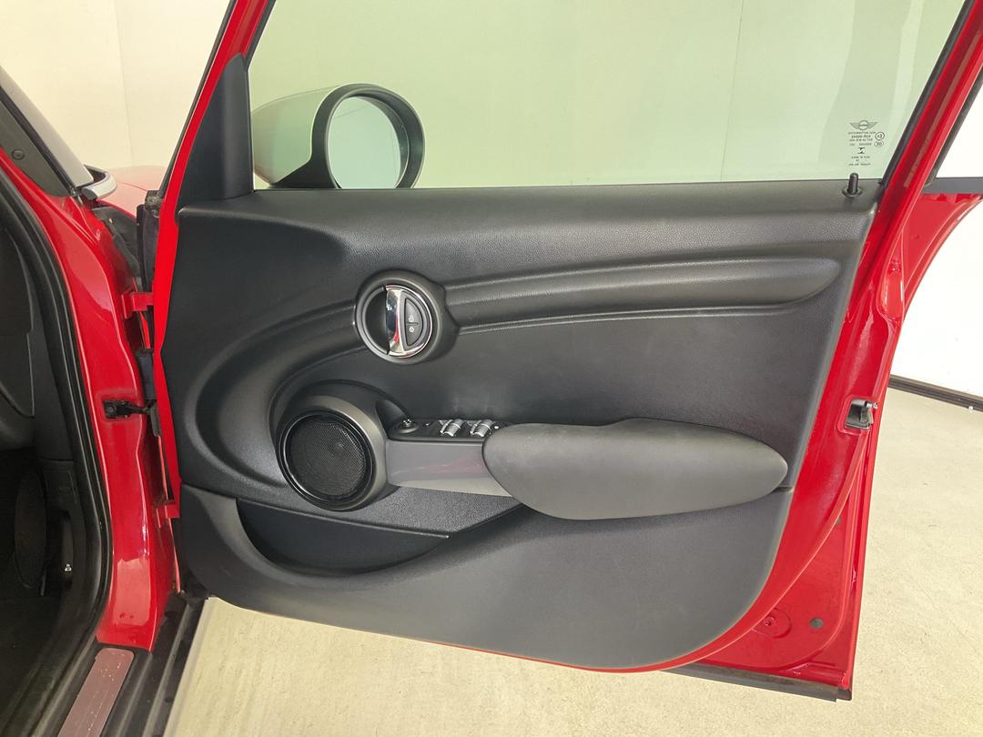 Photo '15' of Mini Hatch