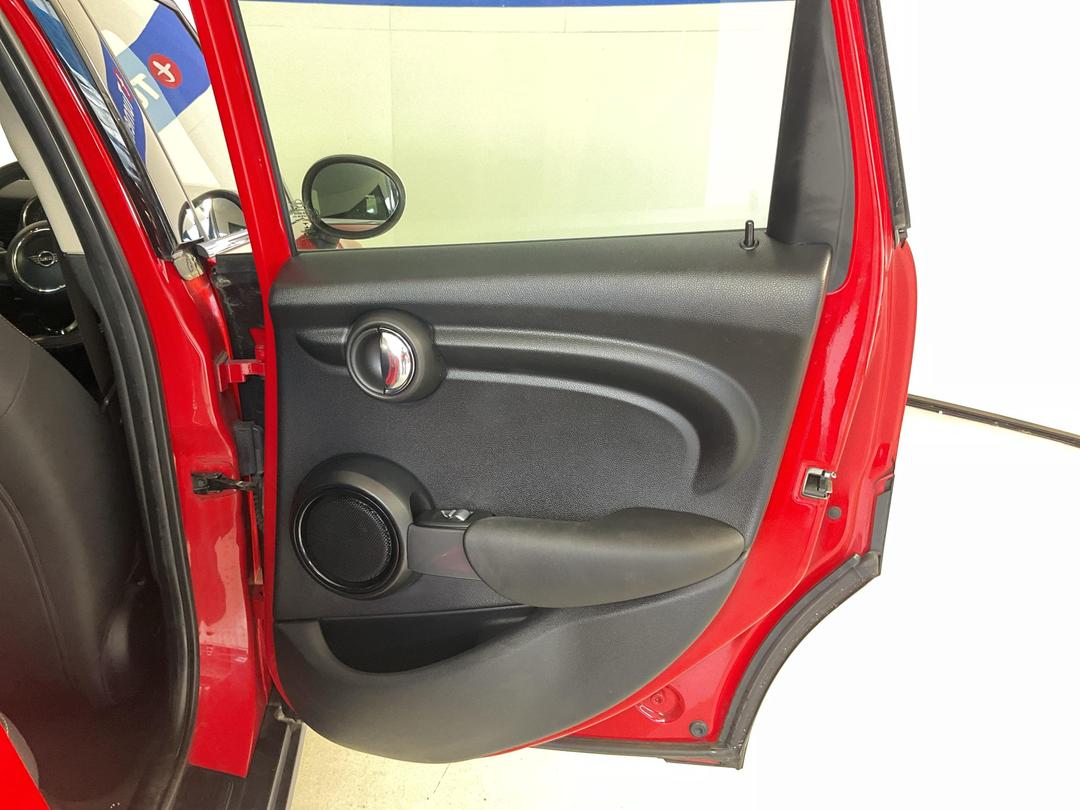 Photo '19' of Mini Hatch