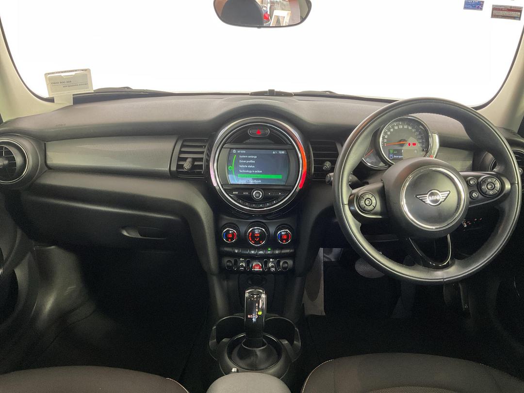 Photo '17' of Mini Hatch