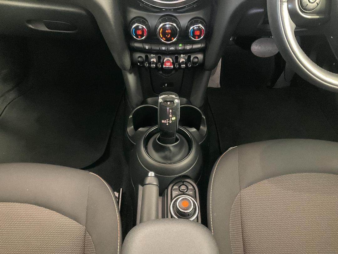 Photo '18' of Mini Hatch