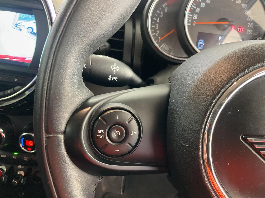 Photo '27' of Mini Hatch