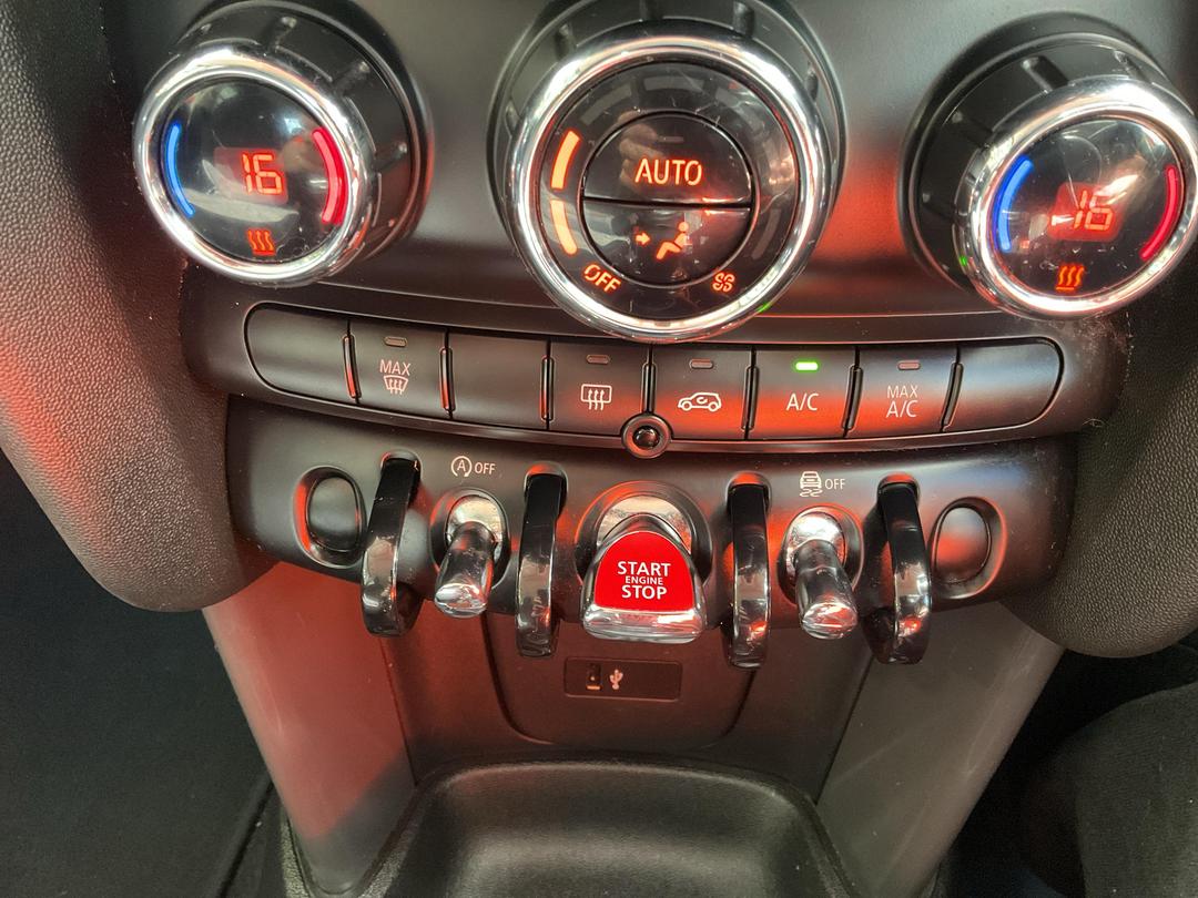 Photo '28' of Mini Hatch