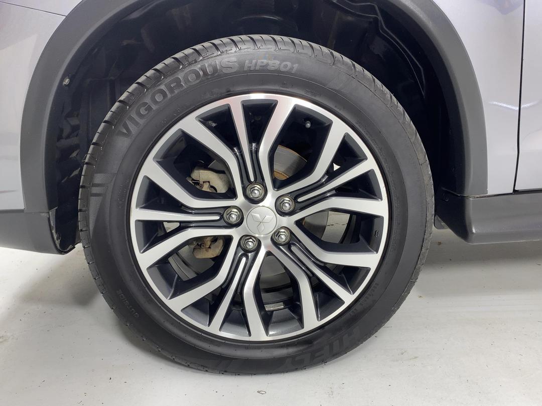 Photo '10' of Mitsubishi ASX