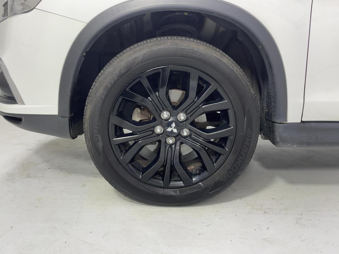Photo '10' of Mitsubishi ASX