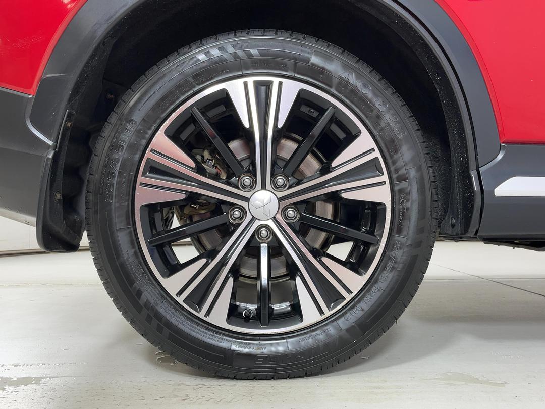 Photo '12' of Mitsubishi Eclipse Cross