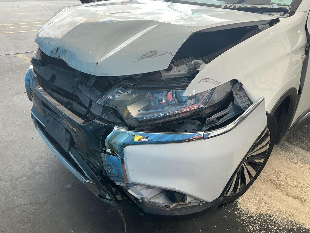 Photo '3' of Mitsubishi Outlander LS