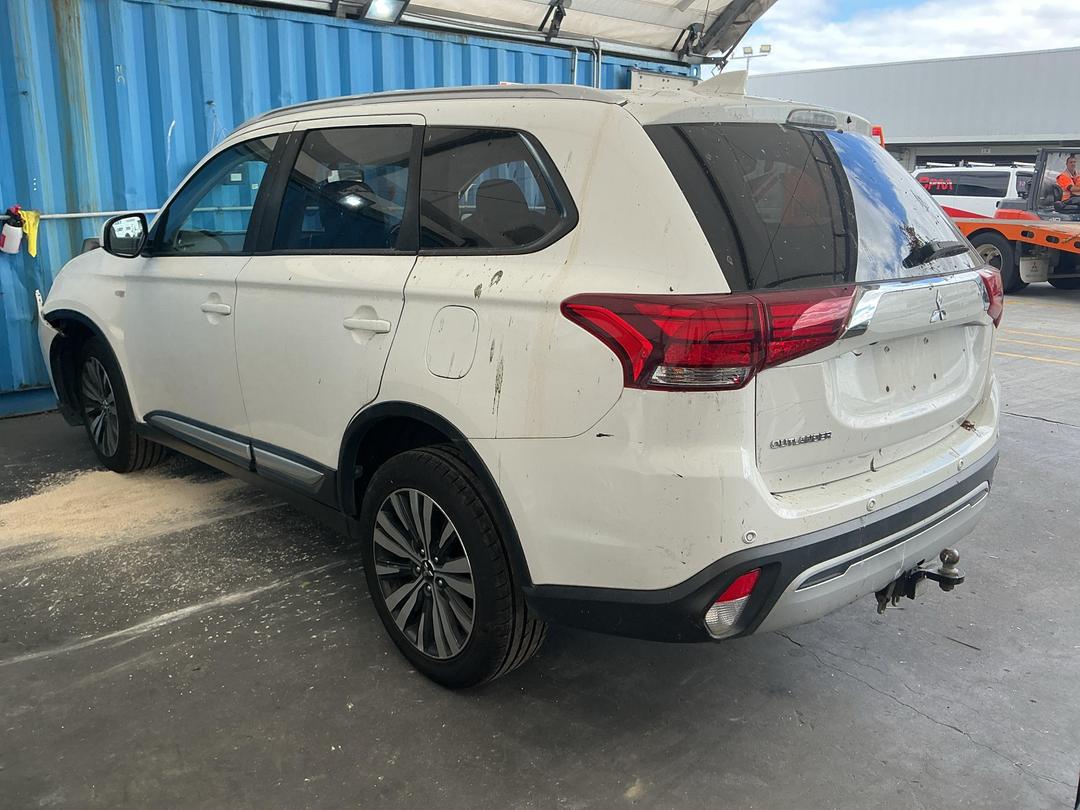 Photo '5' of Mitsubishi Outlander LS