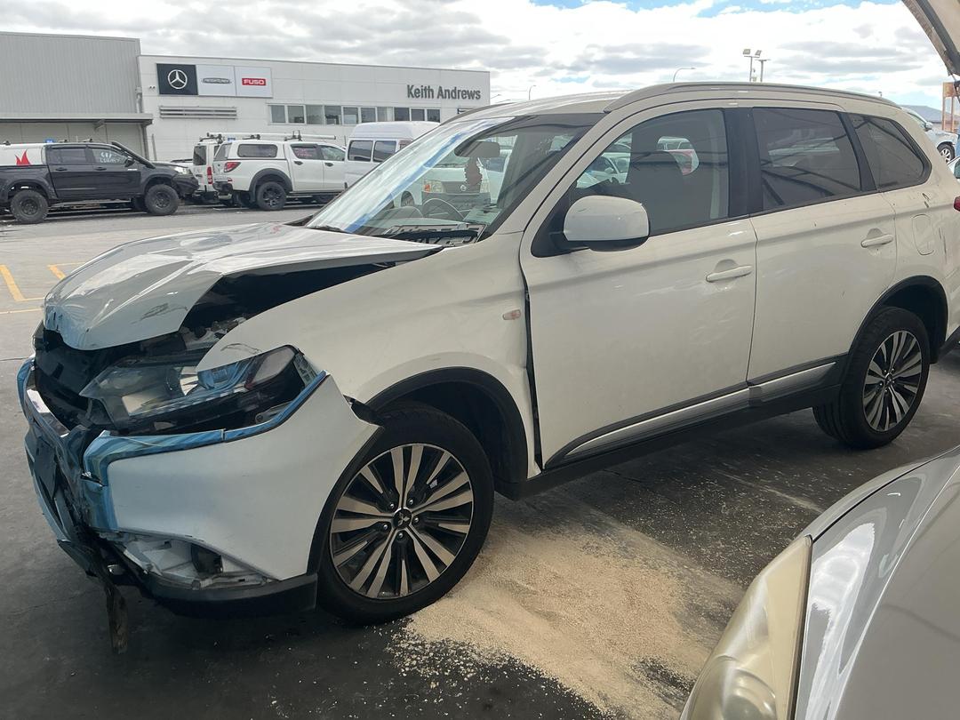 Photo '2' of Mitsubishi Outlander LS